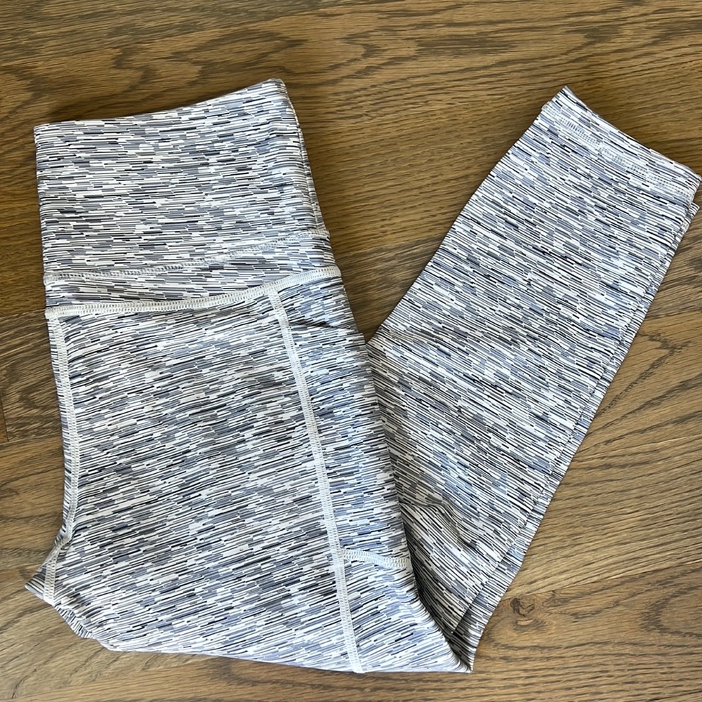 NWOT Zyia Crop Size 6-8